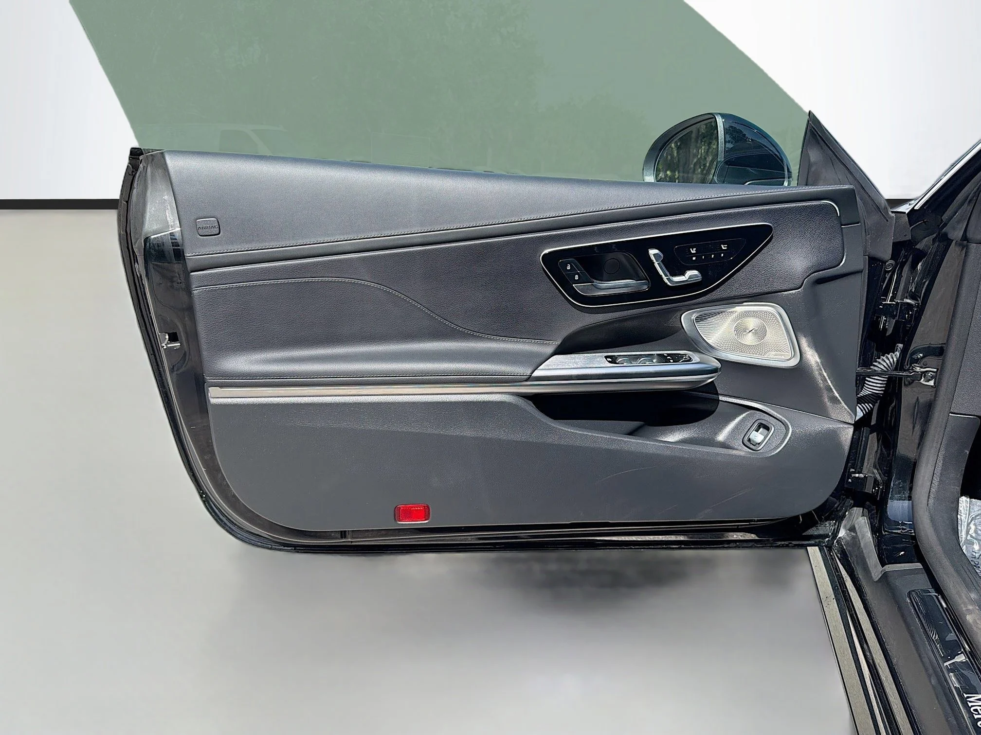 Used 2025 Obsidian Black Metallic Mercedes-Benz CLE 300 image 22