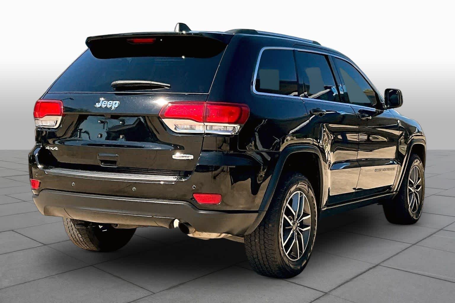 Used 2020 Diamond Black Crystal Pearlcoat Jeep North image 13