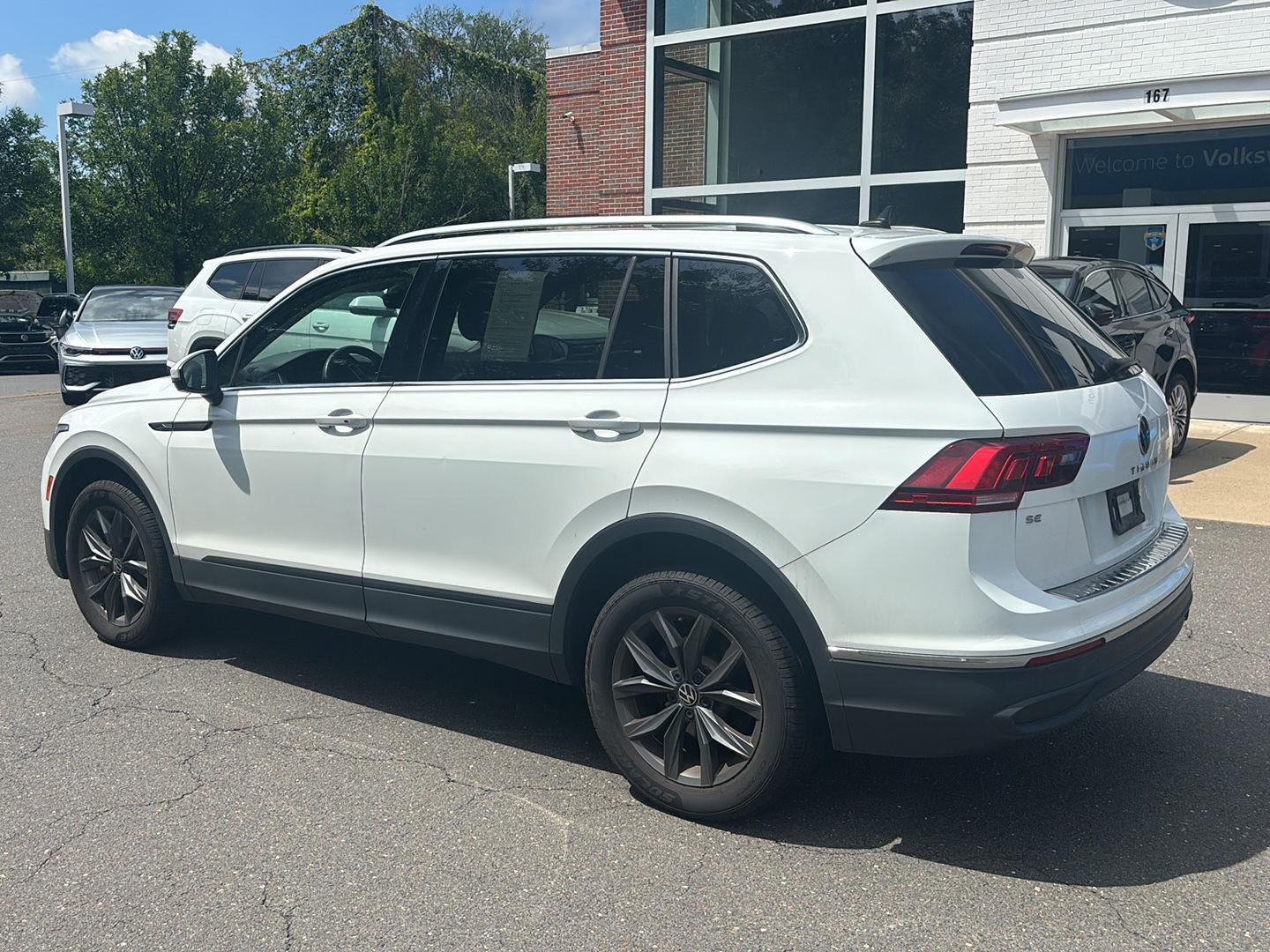 Used 2022 Pure White Volkswagen SE image 4