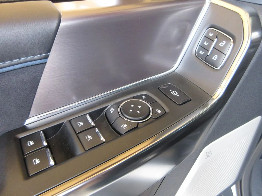 New 2026 Star White Metallic Tri-Coat Ford Platinum image 10
