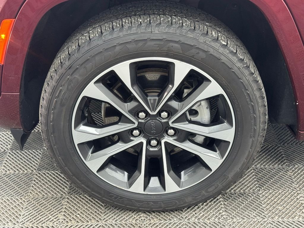 Used 2022 Velvet Red Pearlcoat Jeep Overland image 17