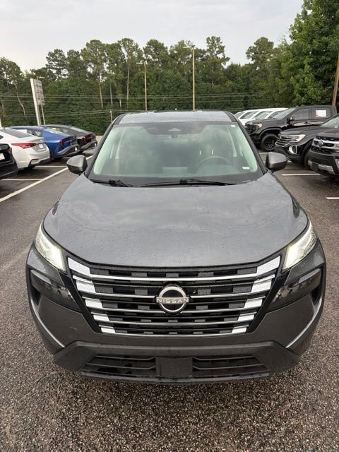 Used 2025 Gray Nissan SV image 2