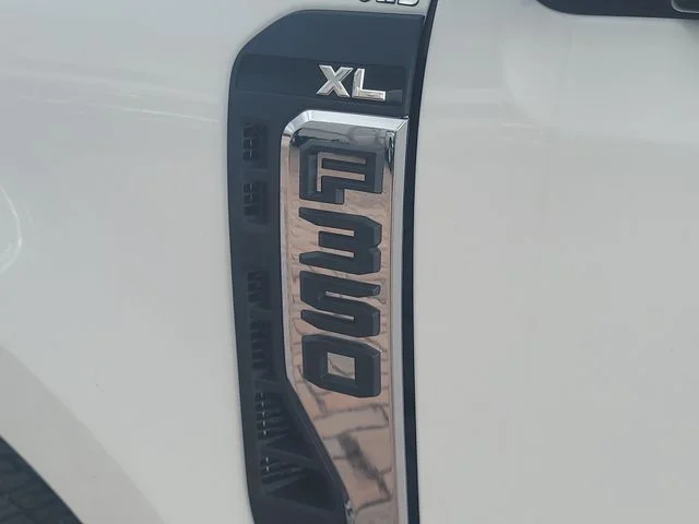 New 2026 Oxford White Ford XL image 9