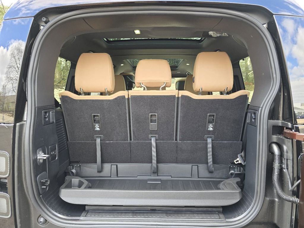New 2026 Sedona Red Land Rover X-Dynamic se image 31