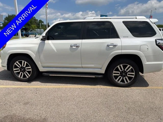 Used 2016 White Toyota  image 1