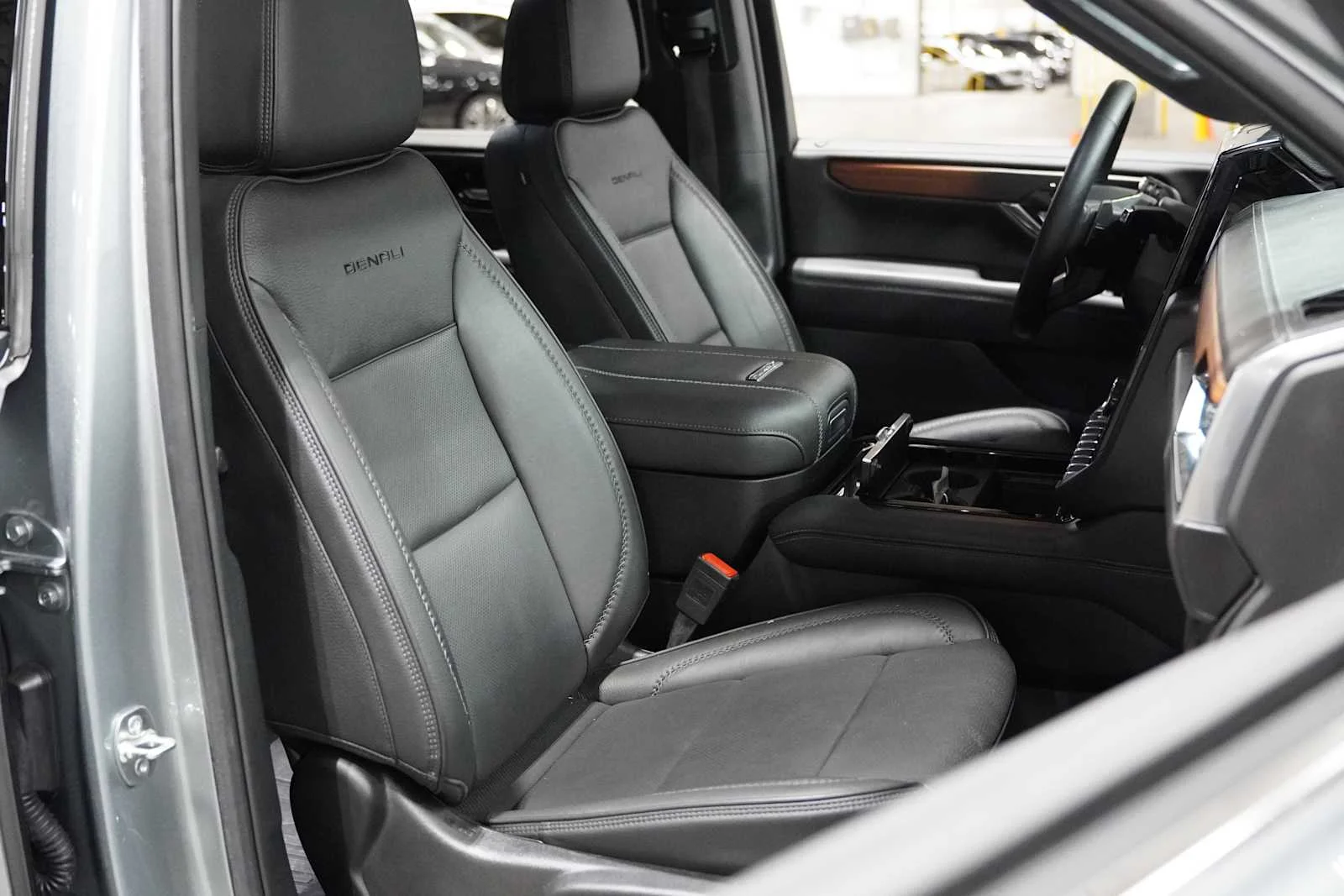 Used 2025 Sterling Metallic GMC Denali image 11