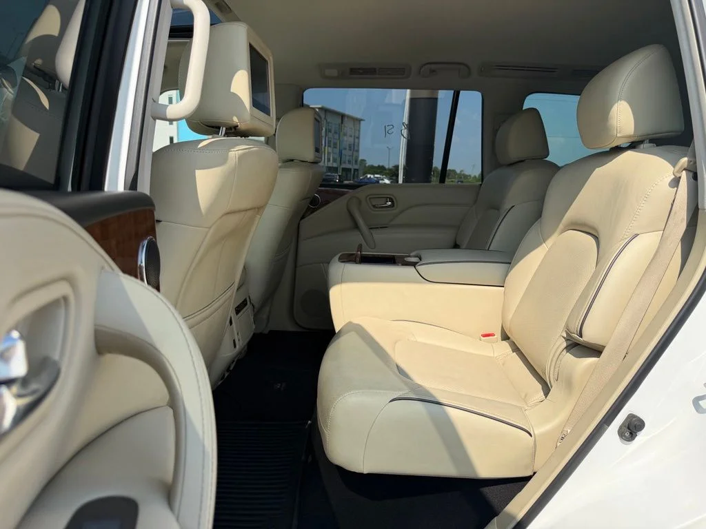 Used 2018 White INFINITI Base image 12