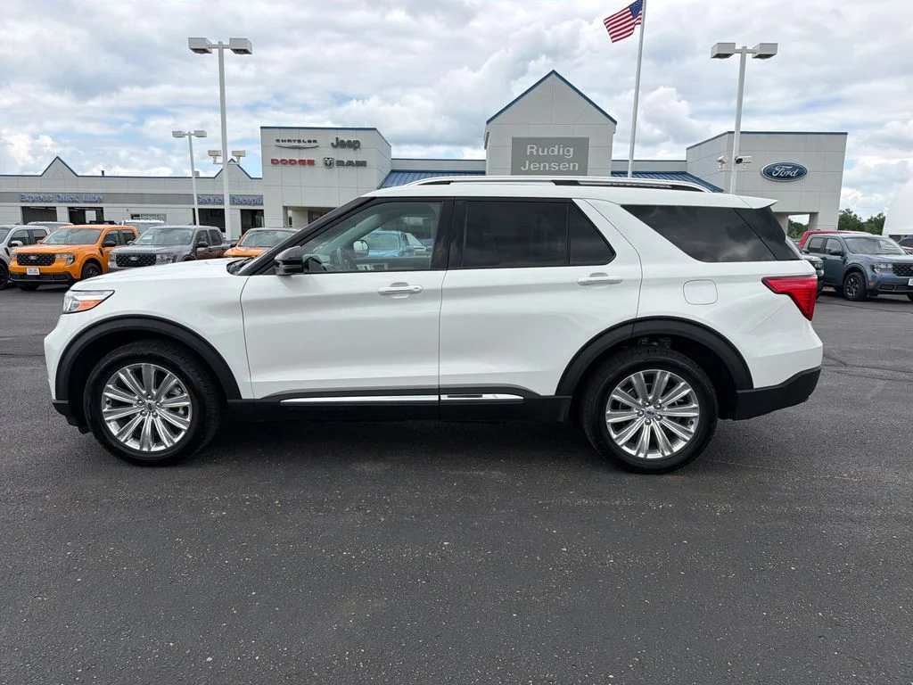 Used 2023 White Ford Limited image 2