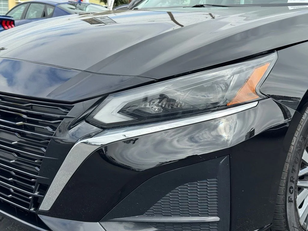 Used 2024 Black Nissan 2.5 SV image 13