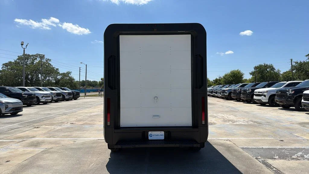 Used 2024 Oyster White BrightDrop EJY image 7