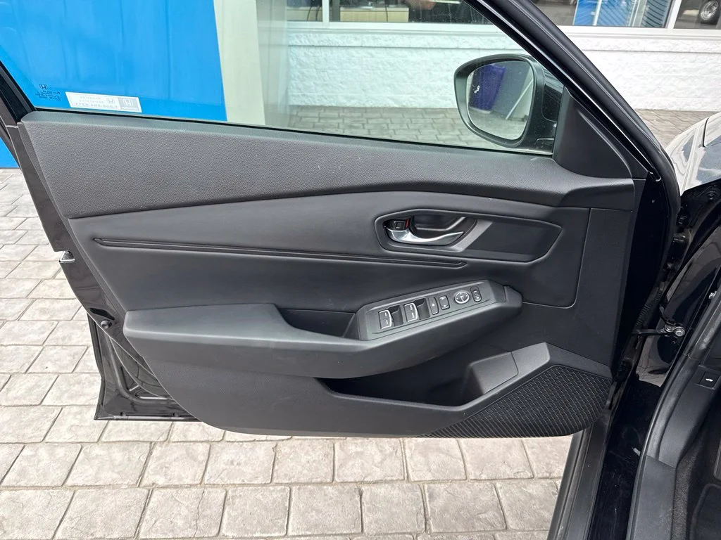 Used 2025 Black Honda SE image 29