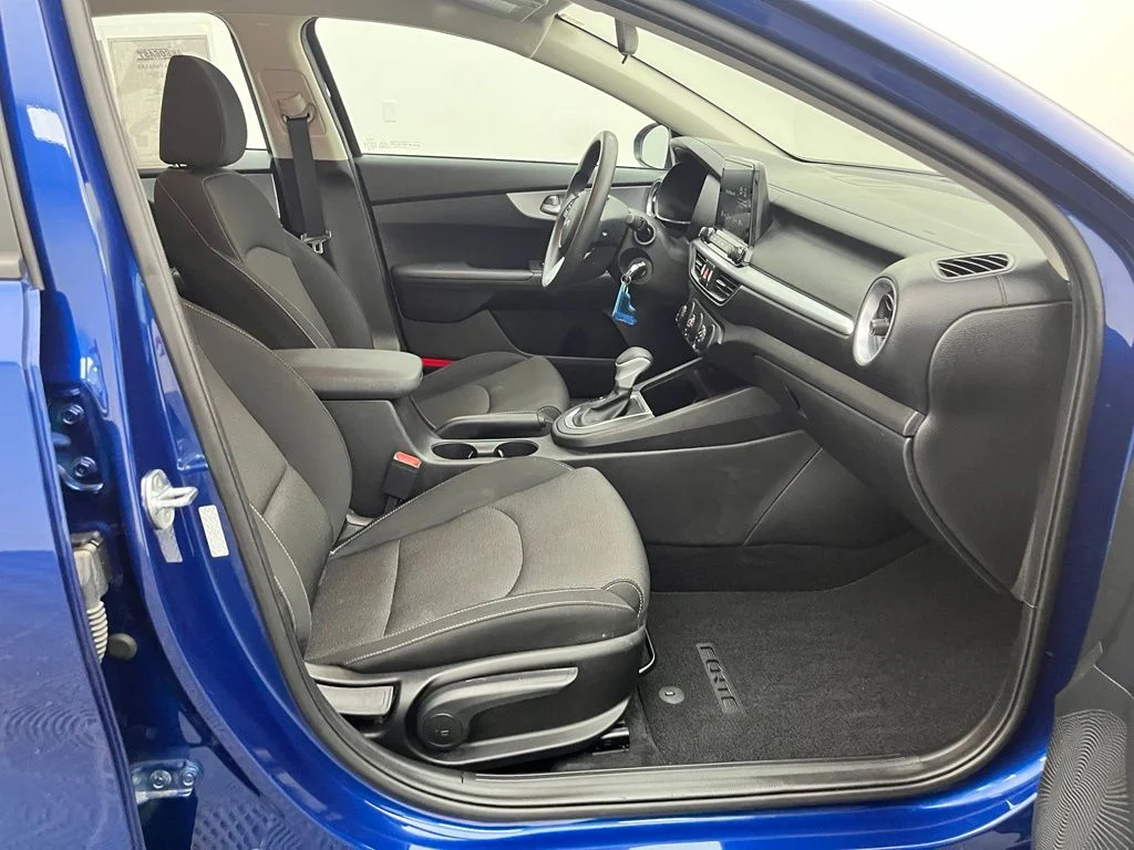 Used 2023 Blue Kia LXS image 31