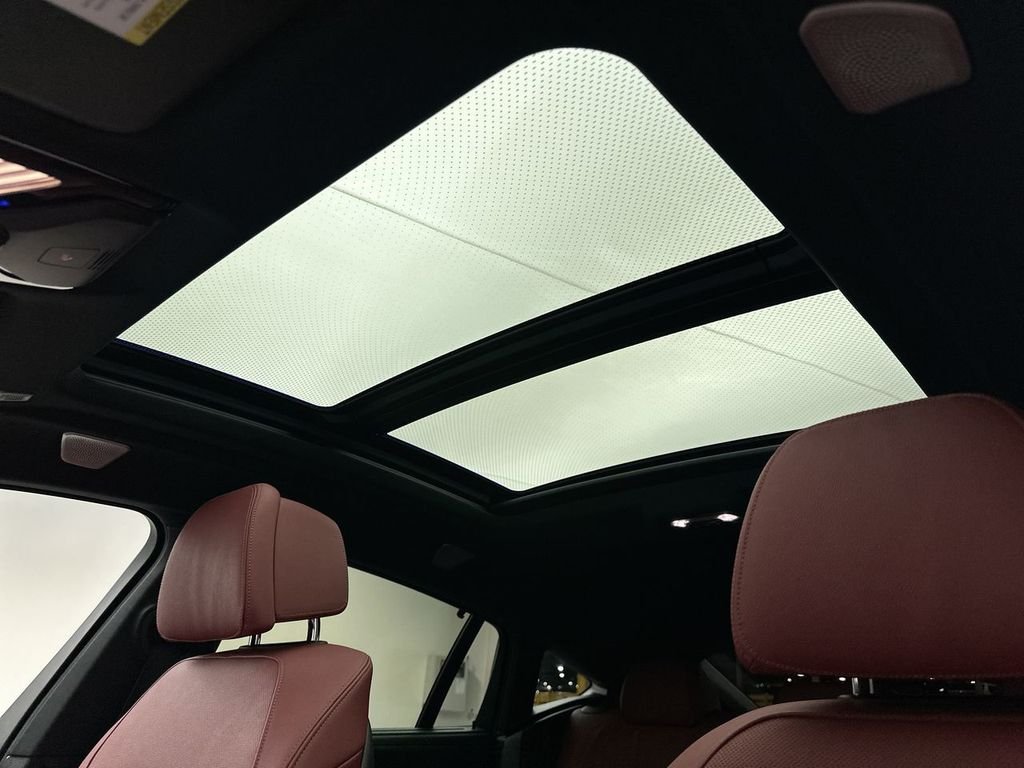 Used 2021 White Metallic BMW M50i image 23