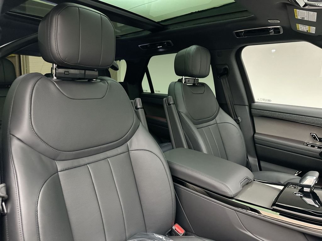 New 2027 Santorini Black Metallic Land Rover Dynamic SE image 6