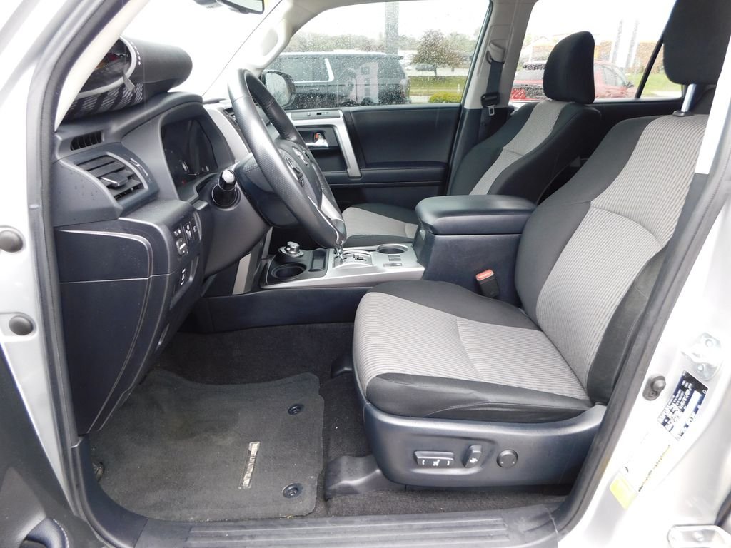 Used 2020 Classic Silver Metallic Toyota SR5 image 9