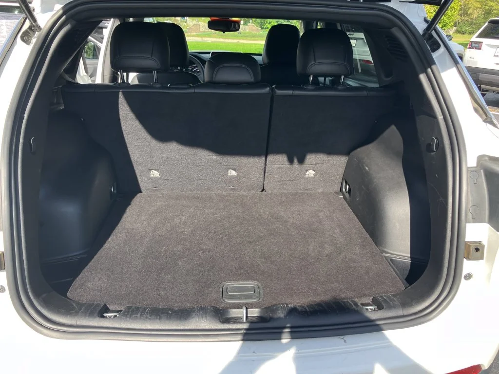 Used 2025 White Jeep Latitude image 23