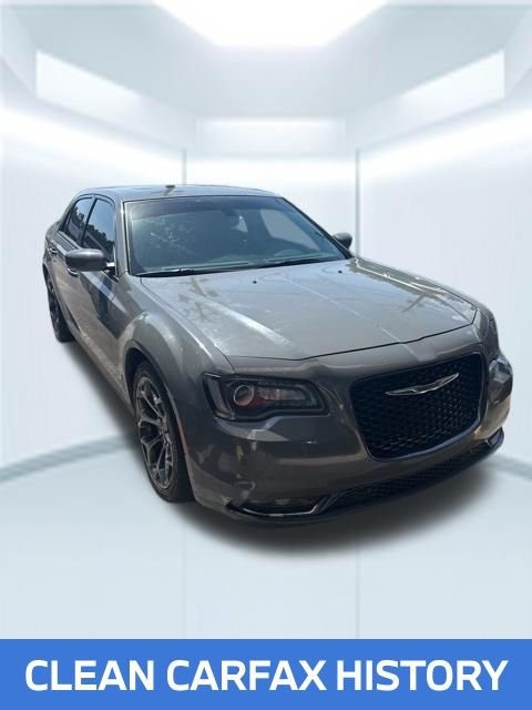 Used 2017 White Chrysler S image 3