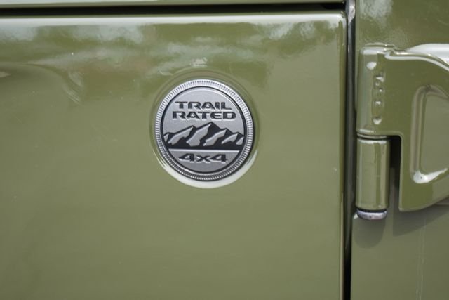 Used 2024 Green Jeep Sport S image 9