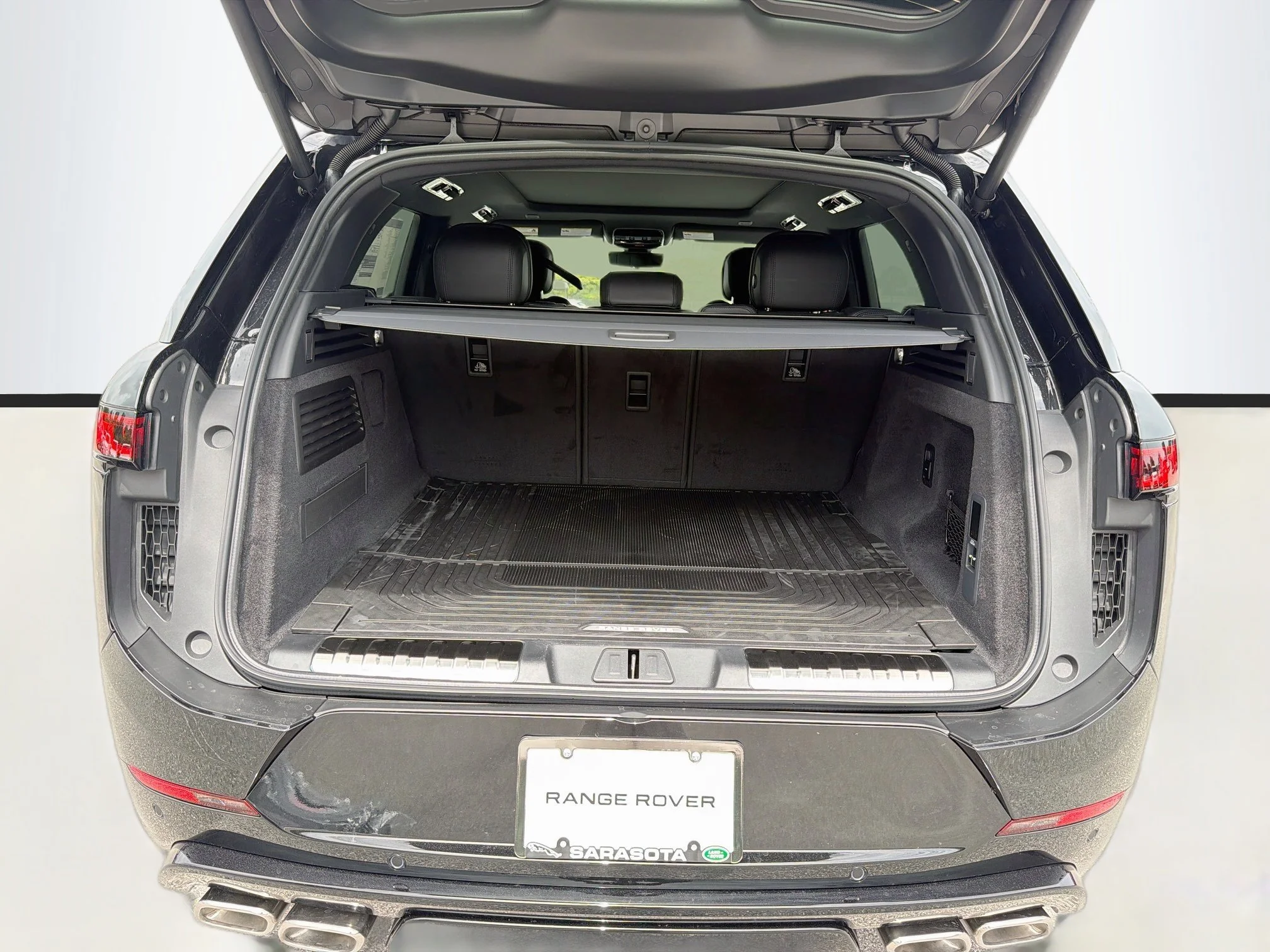 New 2026 Santorini Black Land Rover Dynamic SE image 12