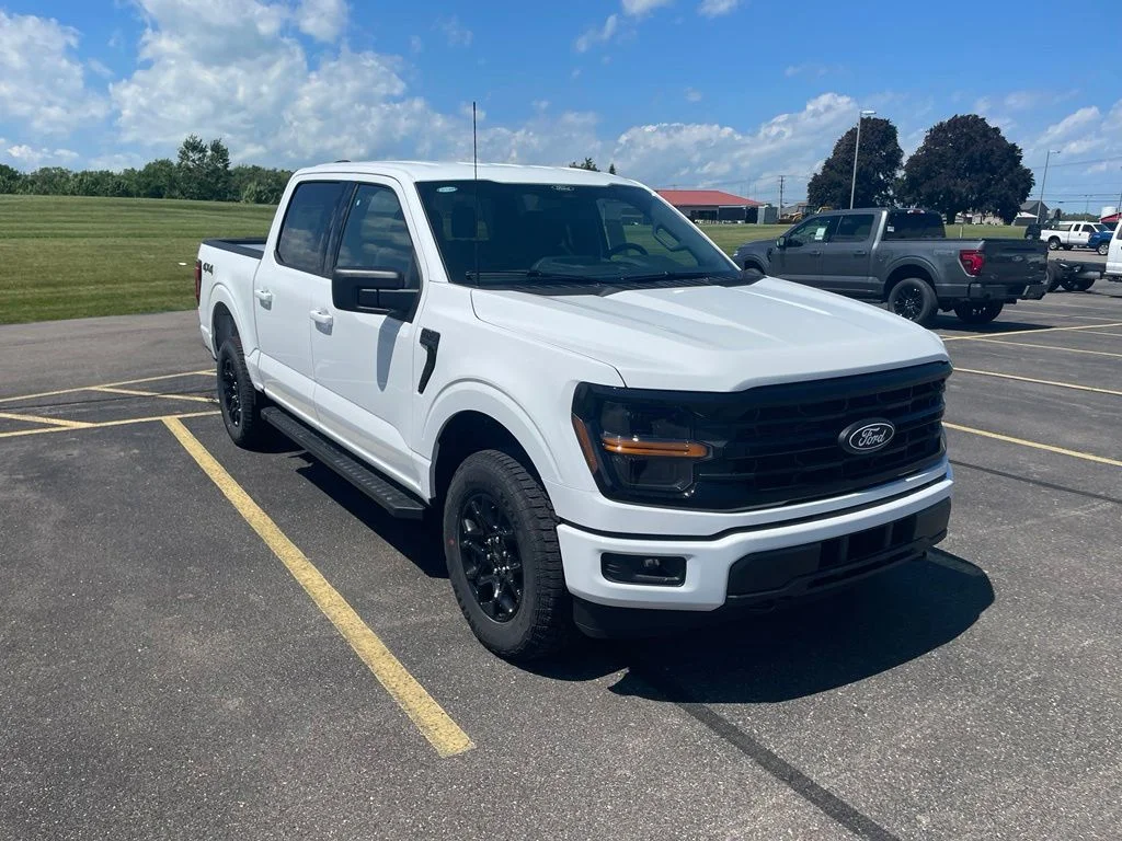 Used 2026 Oxford White Ford XLT image 3