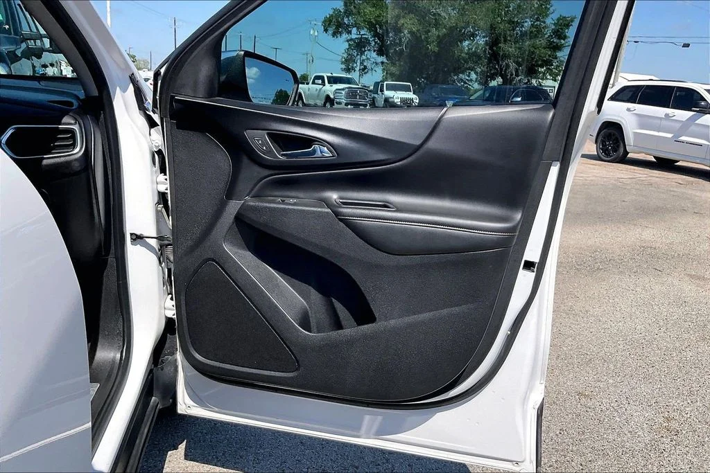 Used 2018 Beige Chevrolet Premier image 29