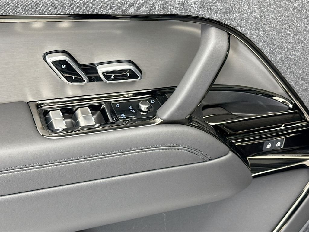 New 2026 Santorini Black Land Rover SE image 23