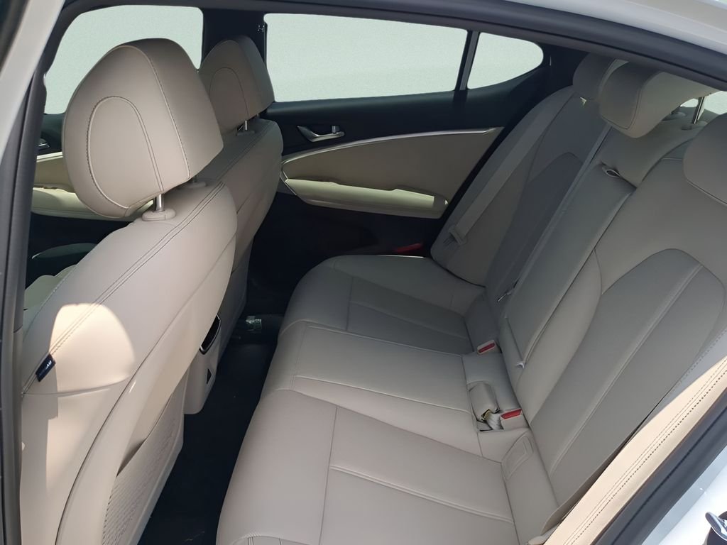2026 GENESIS G70 Standard - Photo 9