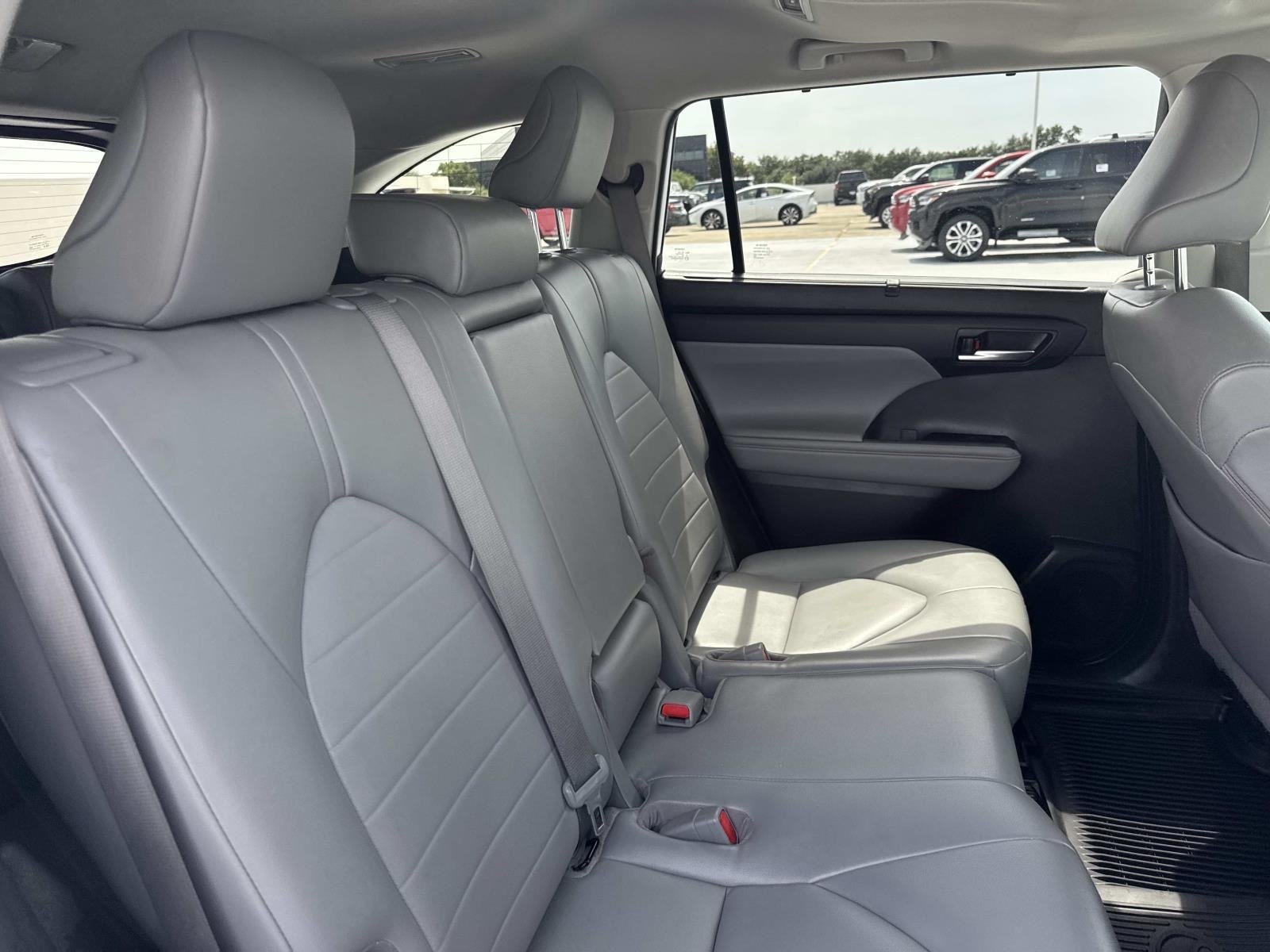 Used 2023 Wind Chill Pearl Toyota XLE image 9