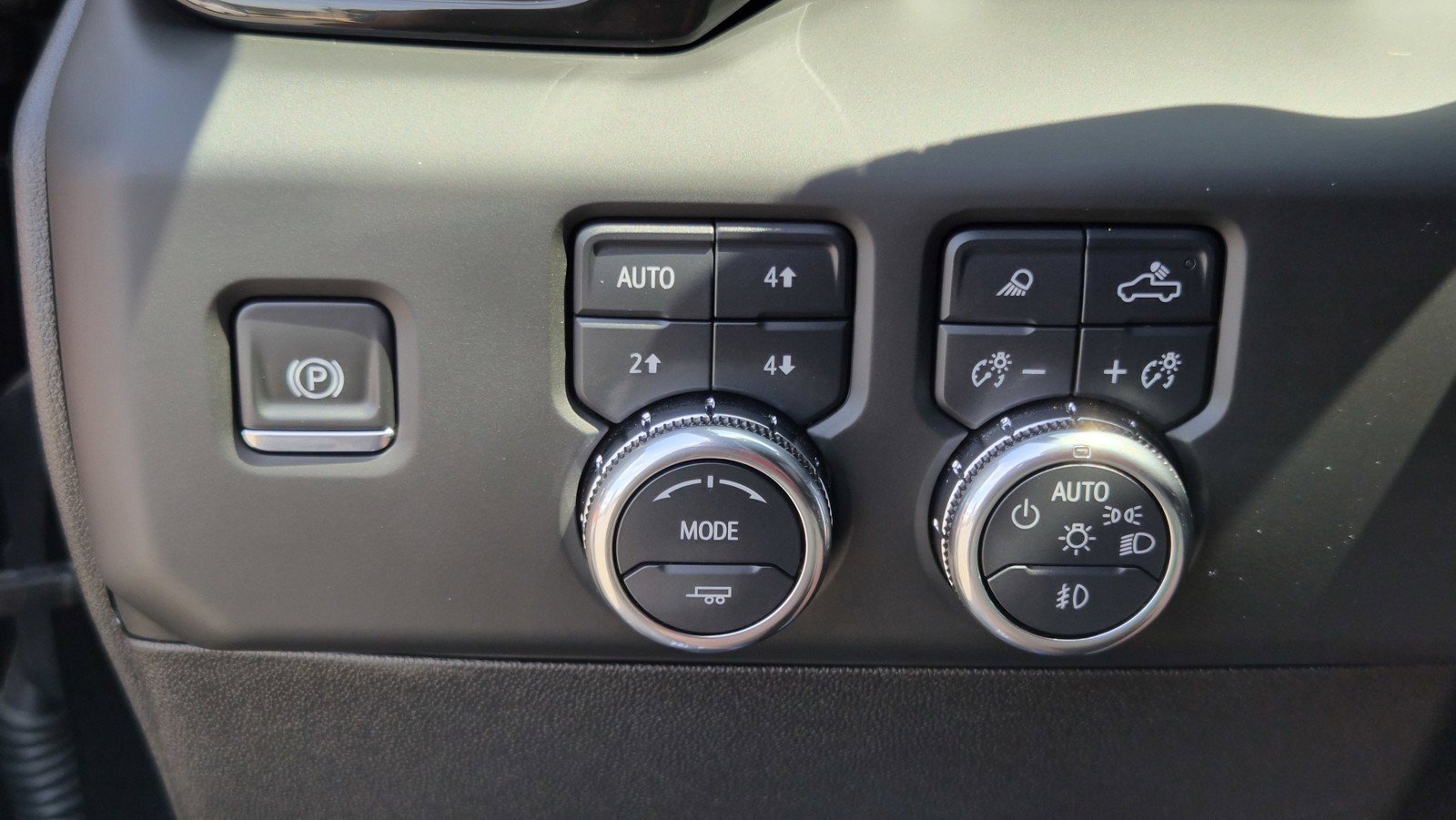 Used 2025 Onyx Black GMC Denali Ultimate image 26