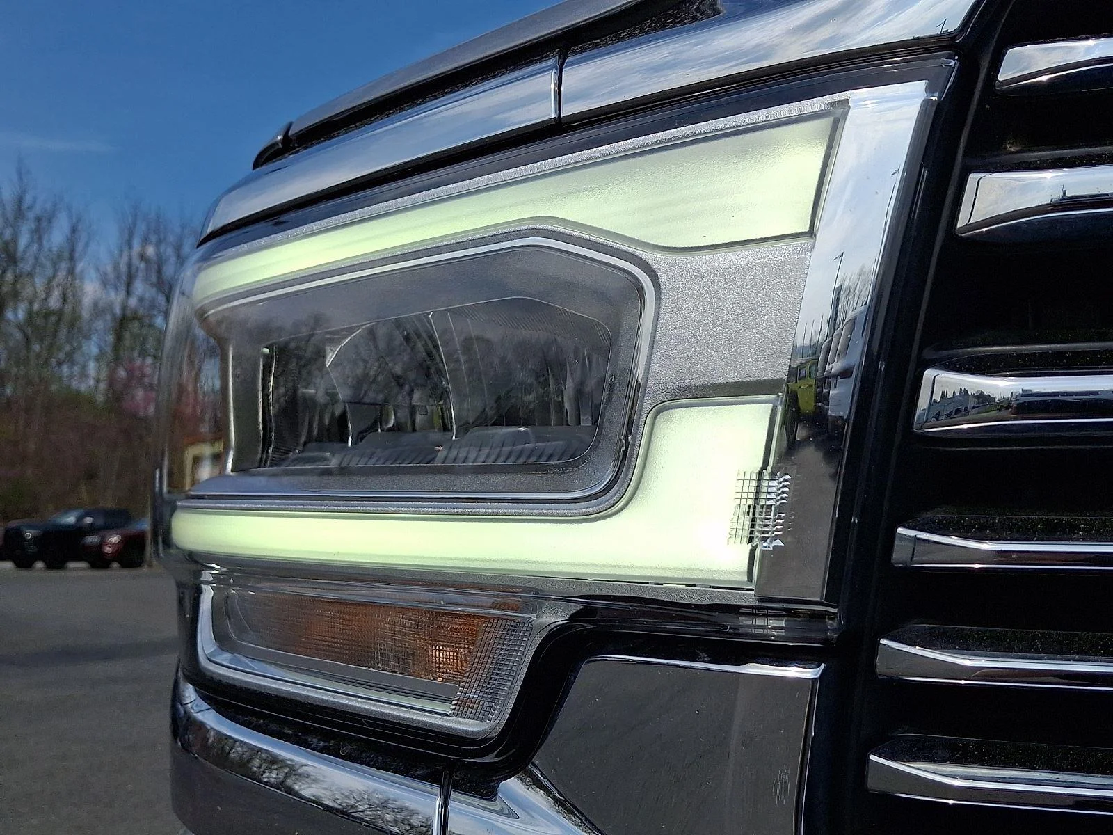Used 2024 Billet Silver Metallic Clearcoat Ram Laramie image 9