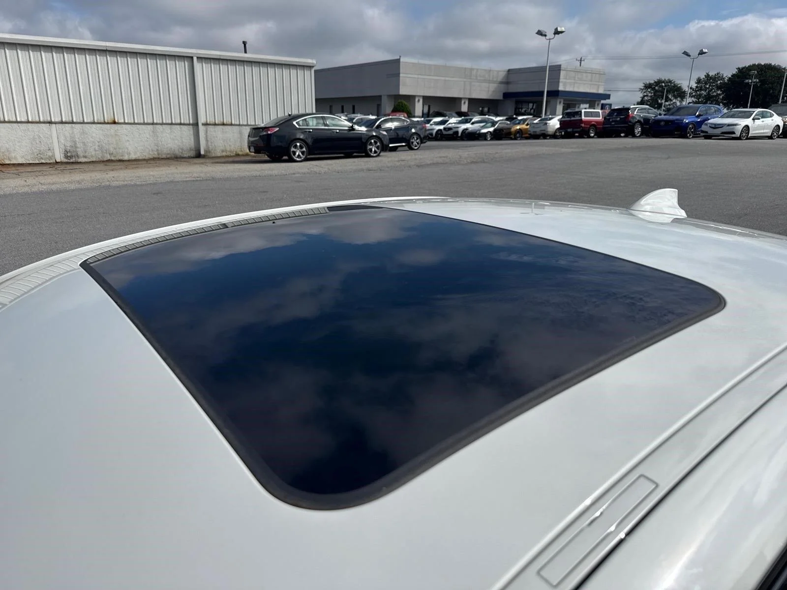 Used 2019 Alpine White BMW 330i image 4