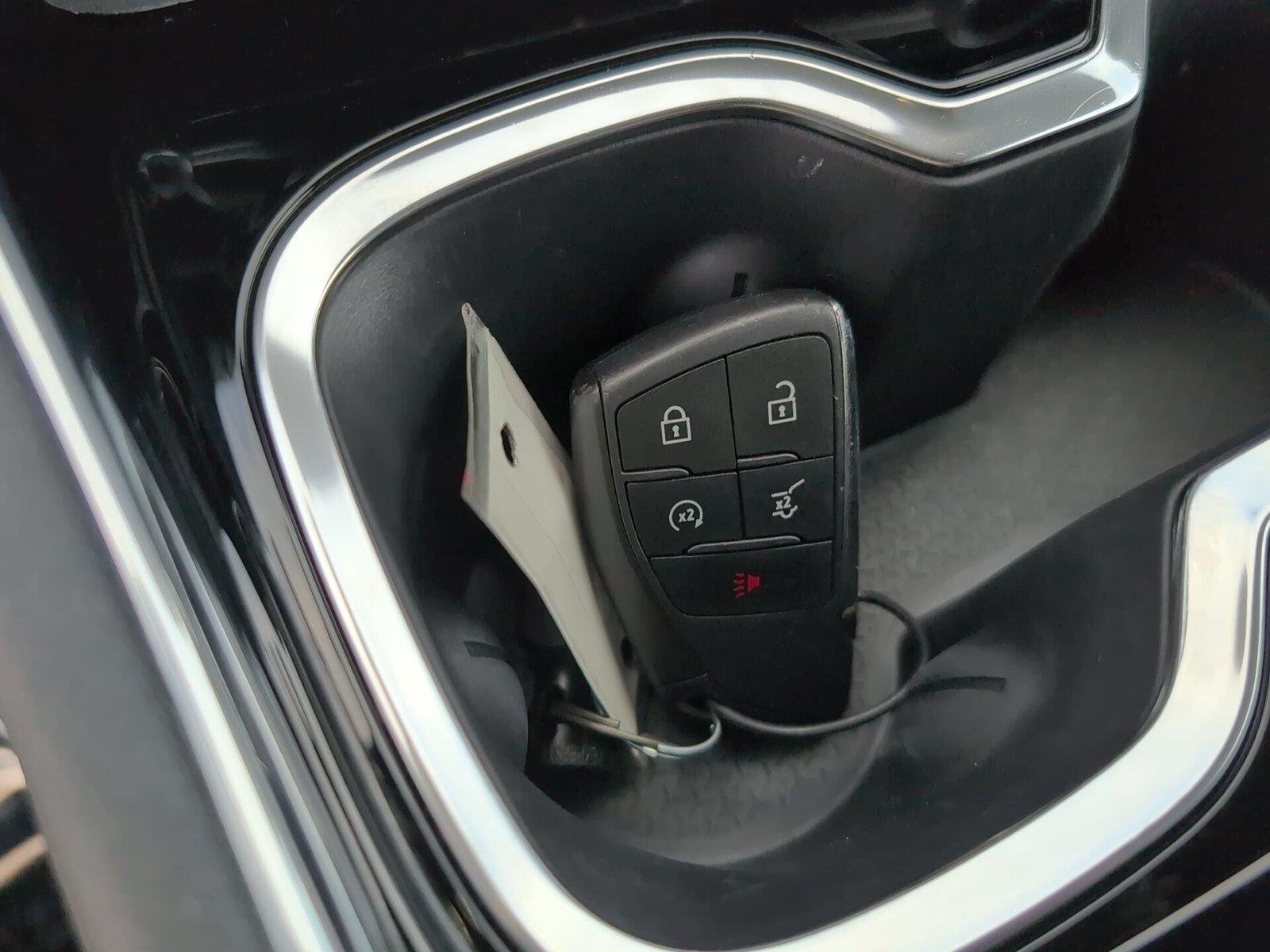 Used 2025 Summit White Chevrolet LT image 20