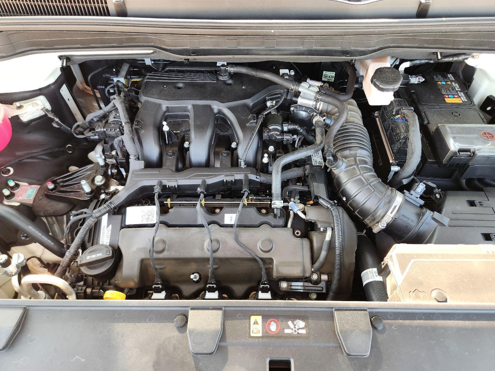Used 2024 Snow White Pearl Kia LX image 31