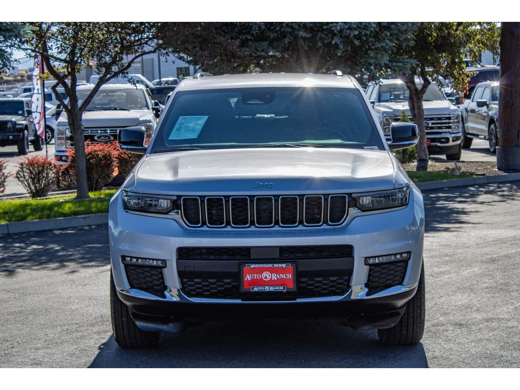 Used 2024 Silver Zynith Jeep Limited image 3