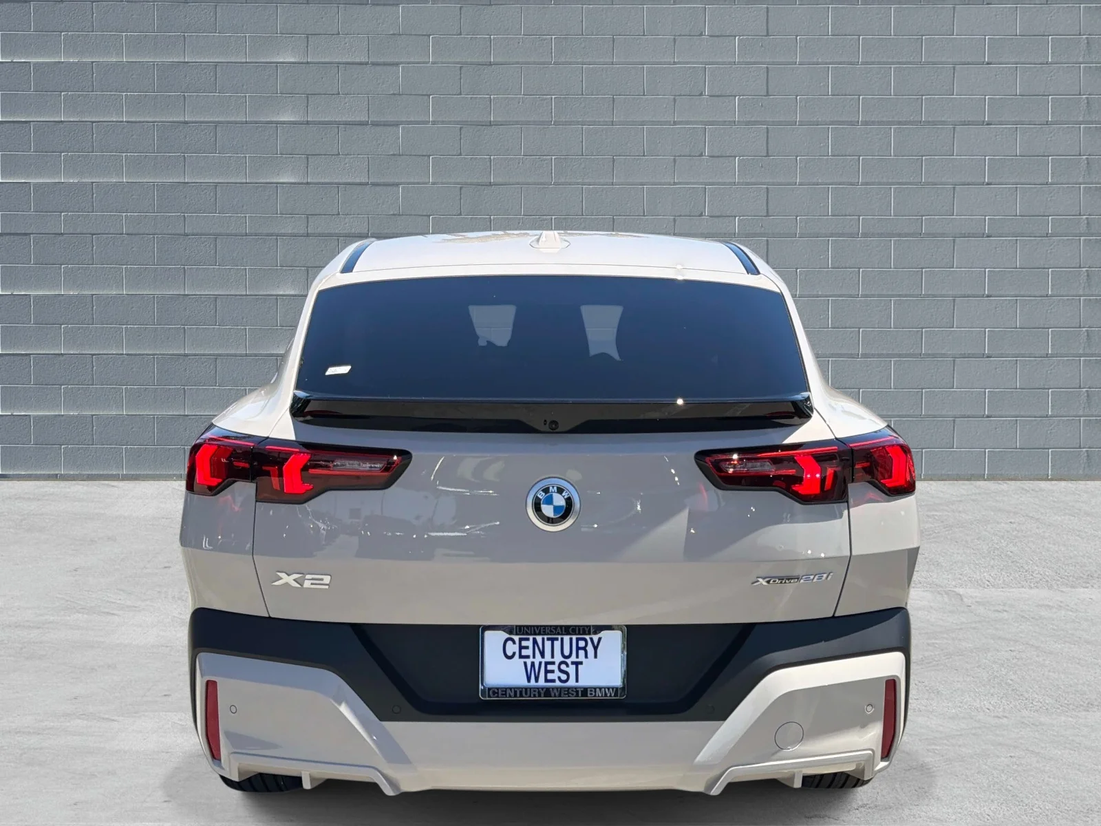 New 2026 Dune Grey Metallic BMW xDrive28i image 4
