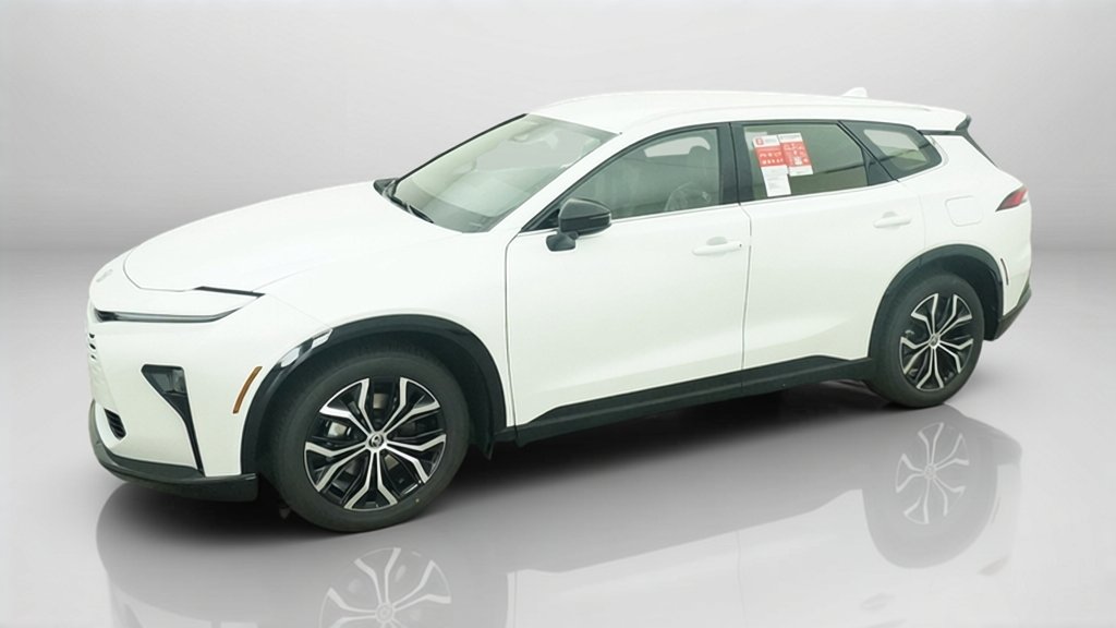 New 2026 Oxygen White Toyota XLE image 3