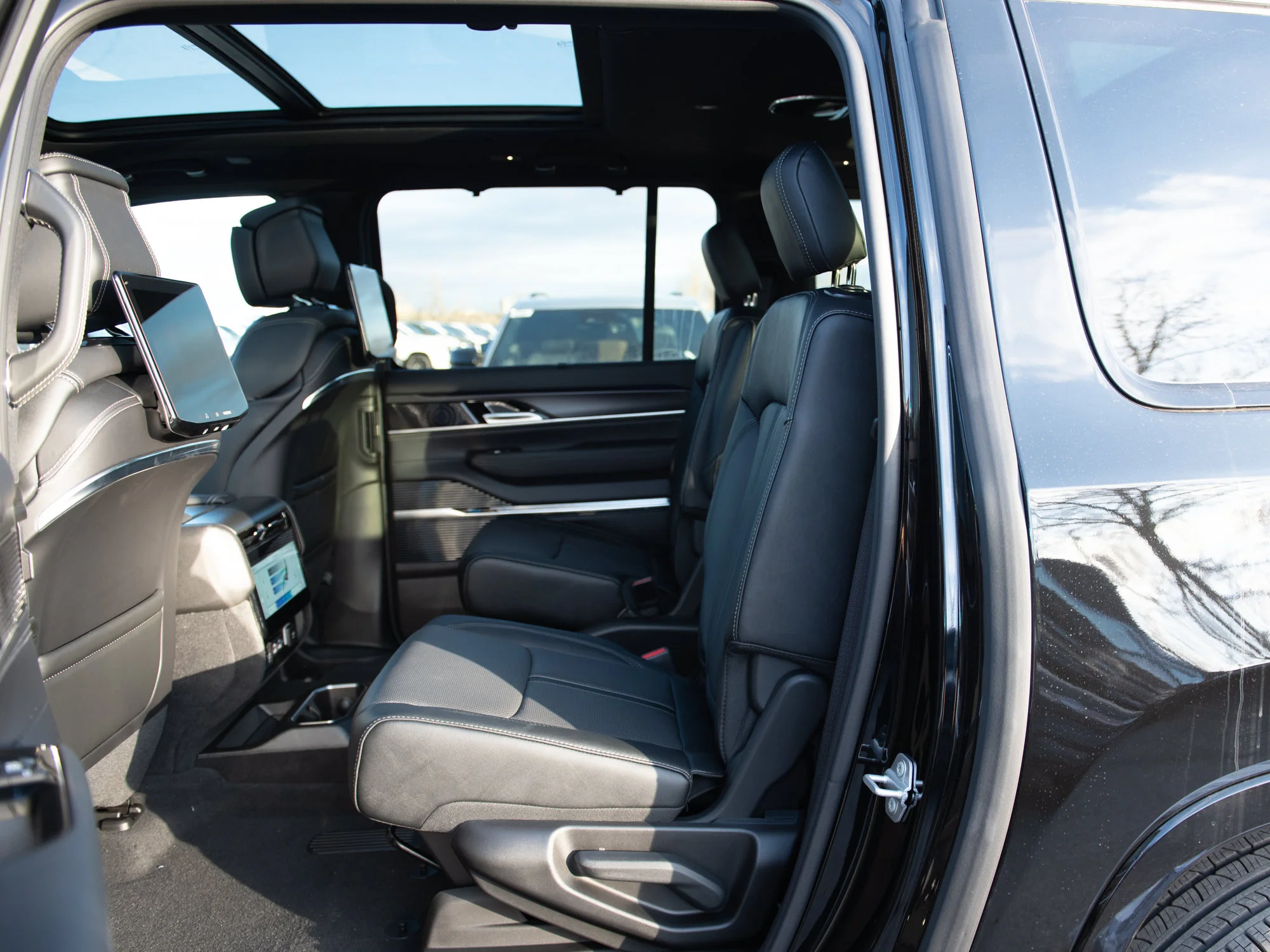 New 2026 Black Jeep Summit Obsidian* image 27