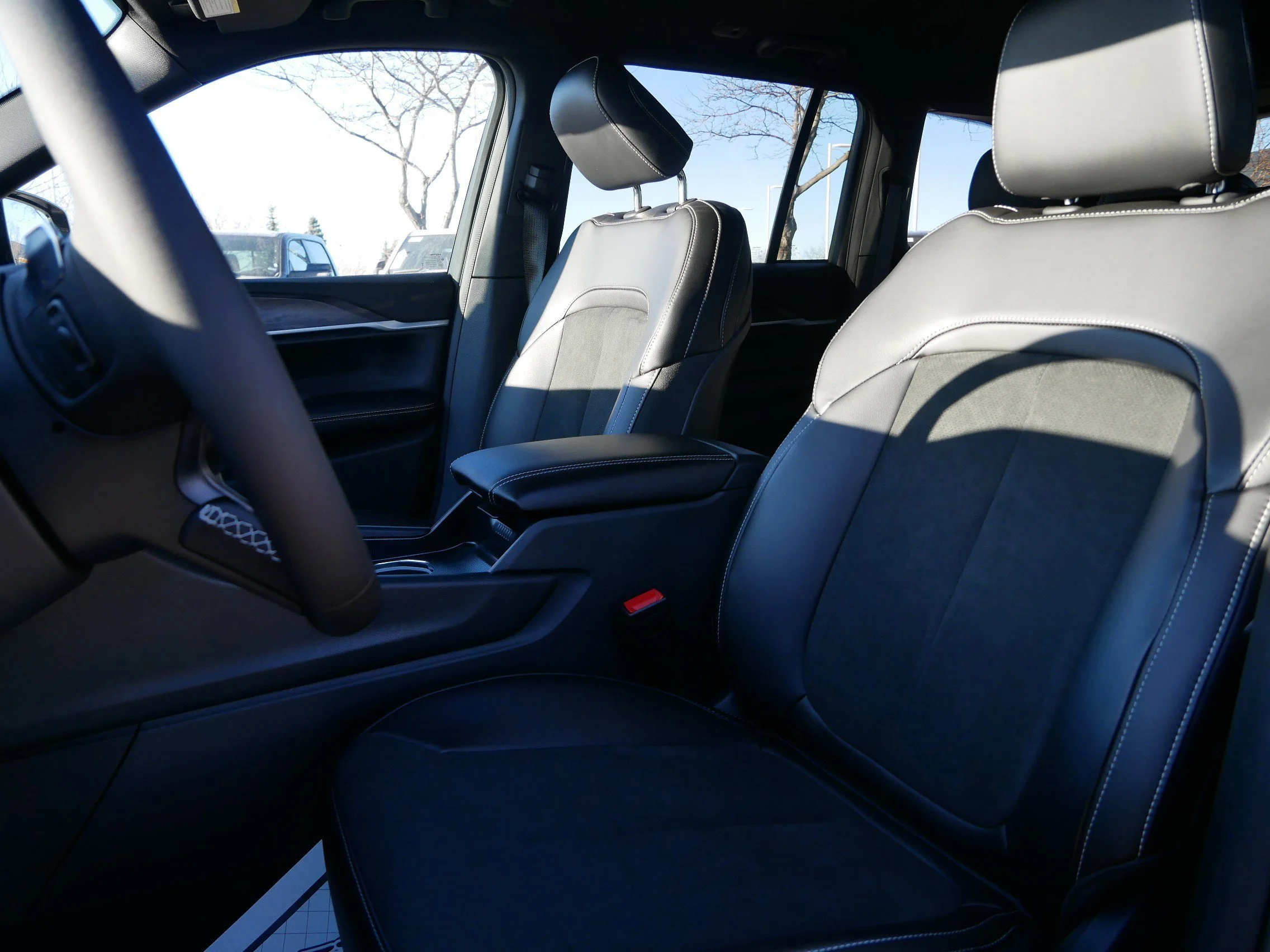 New 2026 Baltic Gray Metallic Clear-Coat Exterior Paint Jeep Laredo Altitude image 9