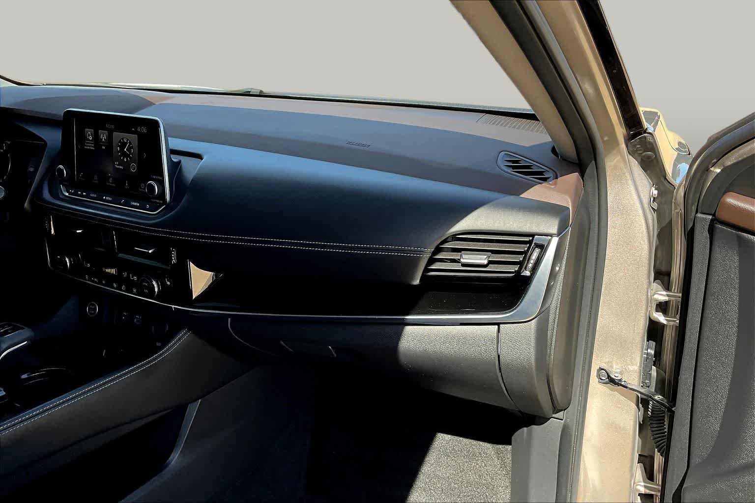 Used 2023 Champagne Silver Metallic Nissan SL image 18