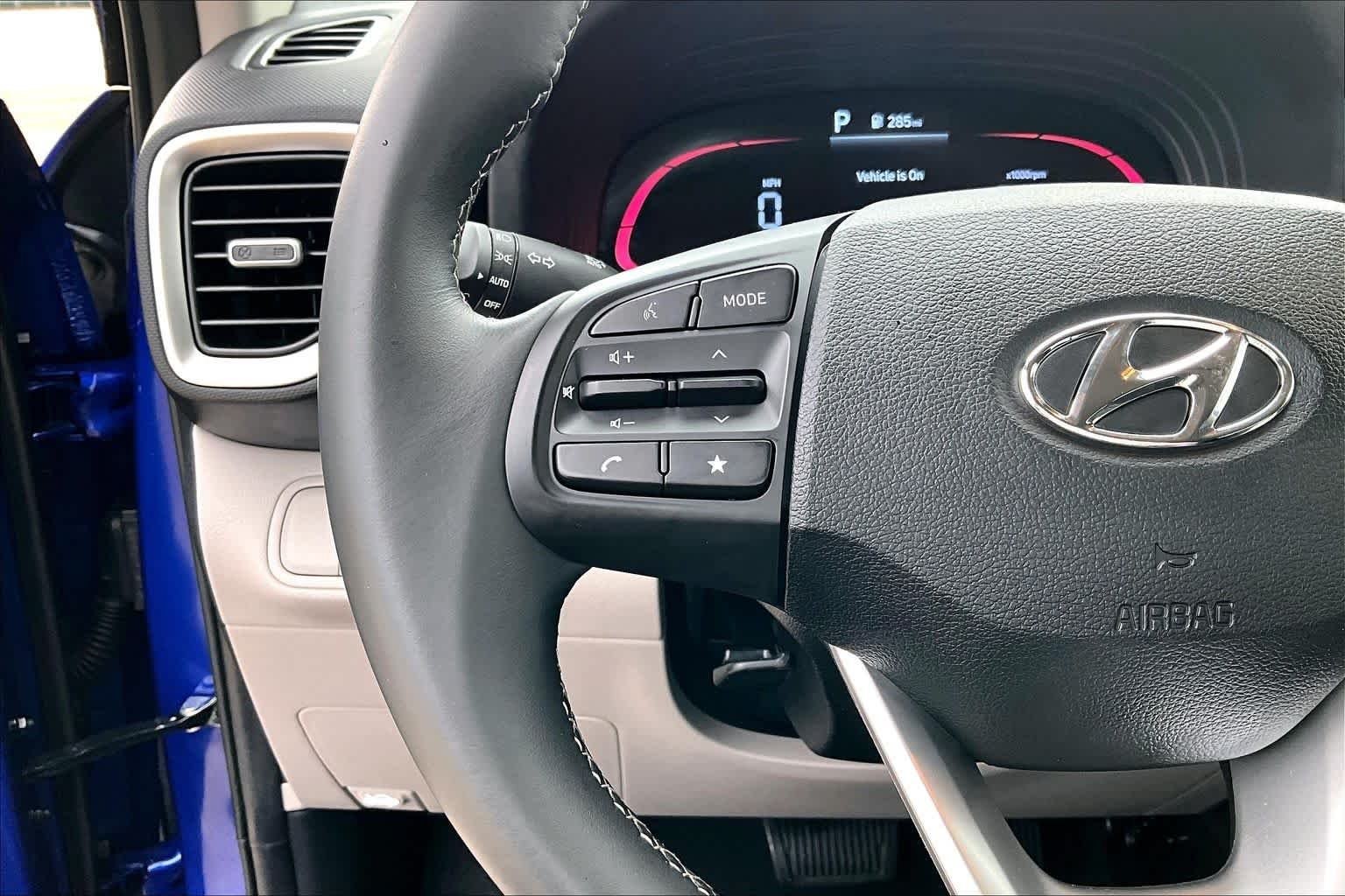 2025 Hyundai Venue SEL - Photo 24