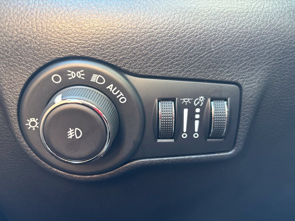 Used 2024 White Jeep Limited image 20