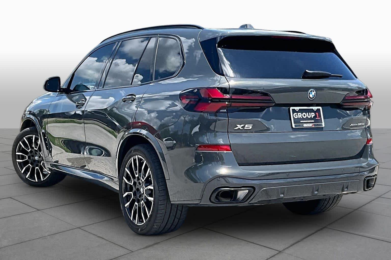 Used 2026 Dravit Grey Metallic BMW xDrive50e image 11