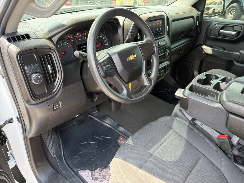 Used 2021 White Chevrolet Custom image 31