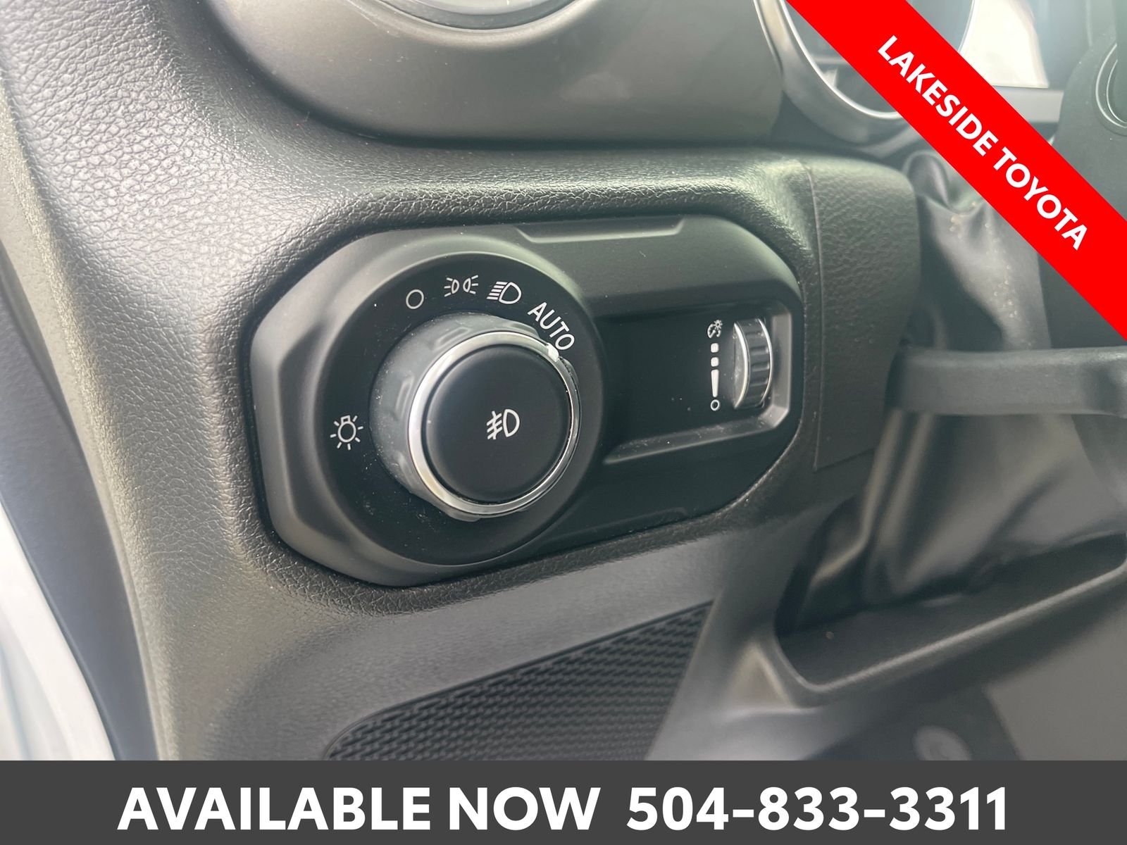 Used 2023 White Jeep Sahara image 25