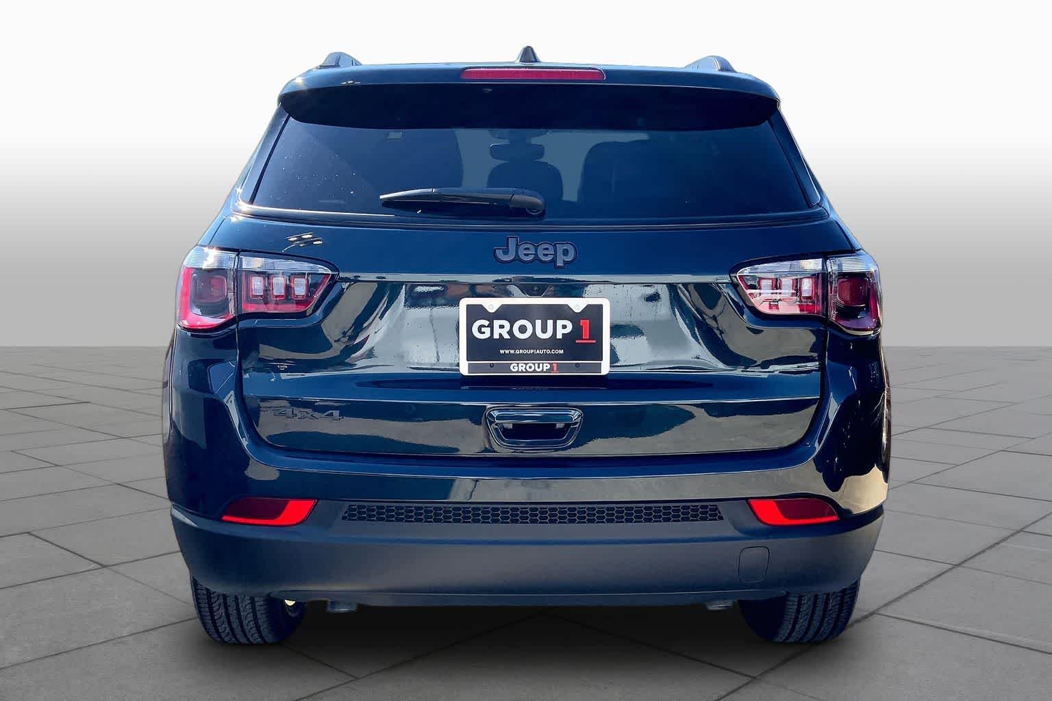 New 2026 Fathom Blue Pearl-Coat Exterior Paint Jeep Latitude image 4