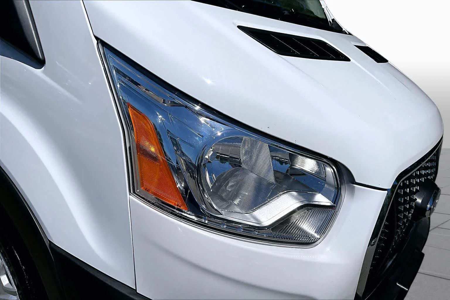 Used 2021 Oxford White Ford  image 23