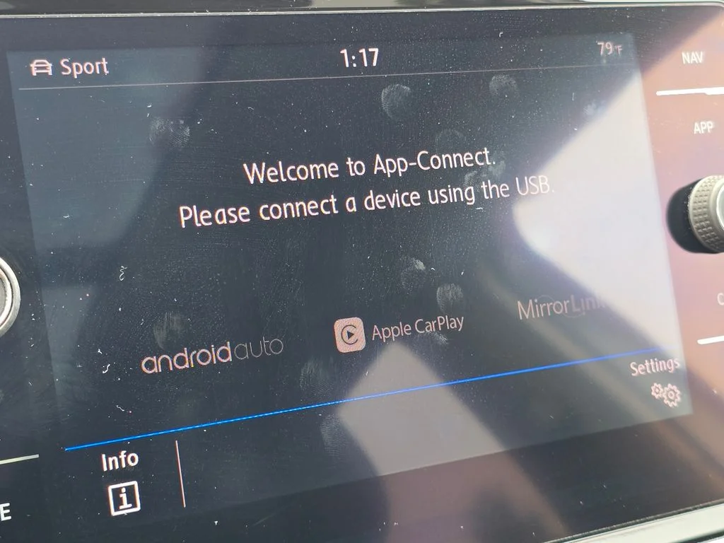 Used 2019 Silver Volkswagen SEL Premium image 6