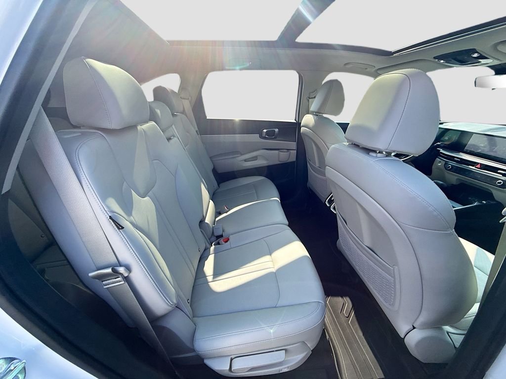 Used 2025 Glacial White Pearl Kia S image 16