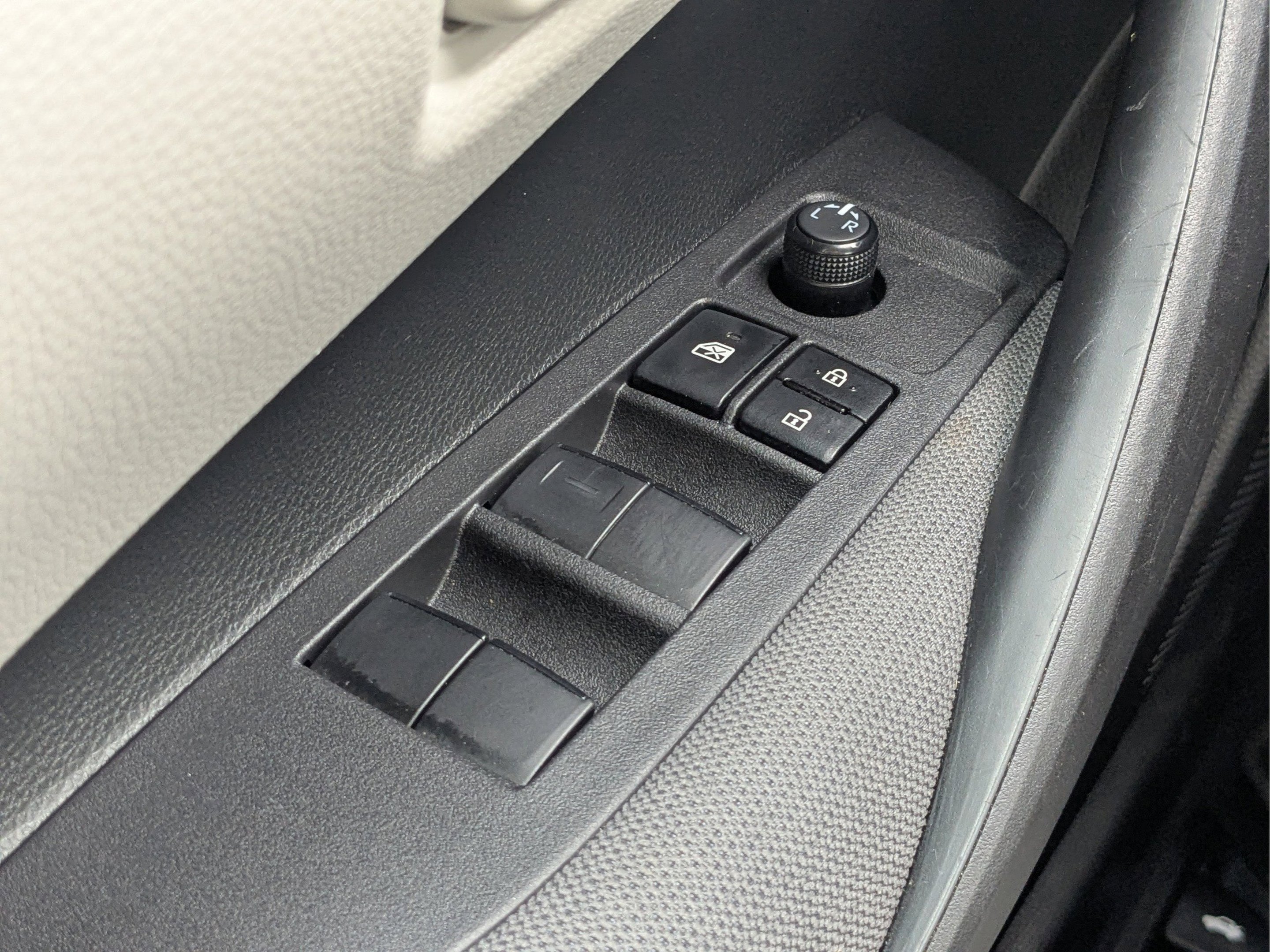 2024 Toyota Corolla LE - Photo 22