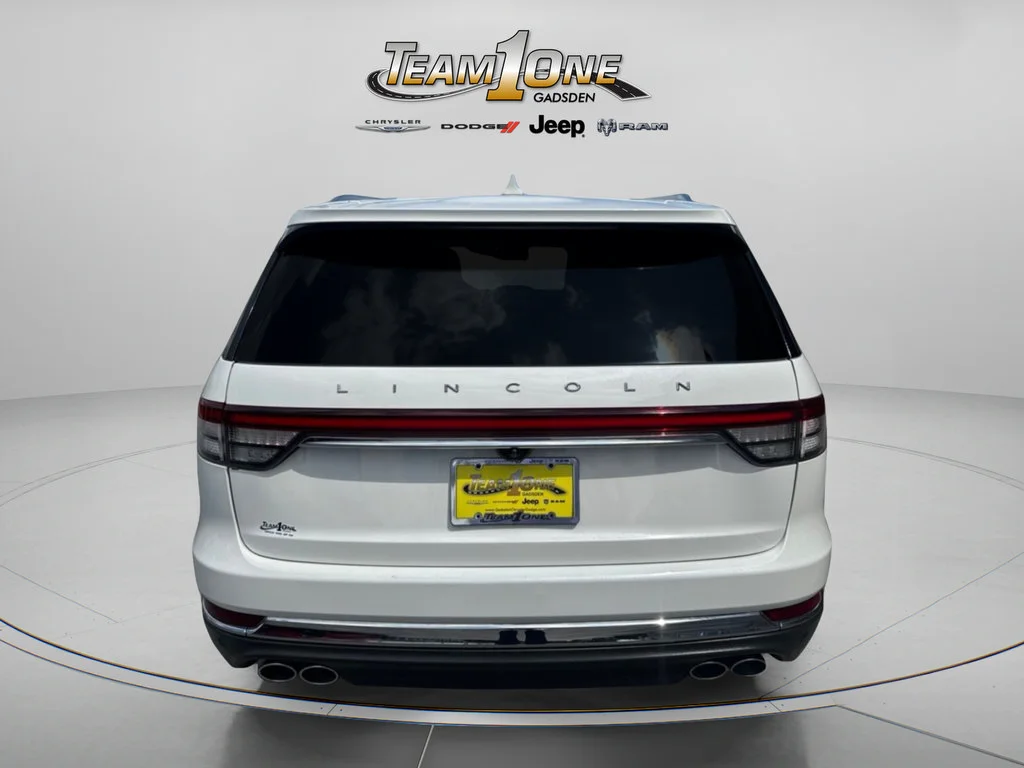 Used 2024 White Metallic Lincoln Reserve image 8